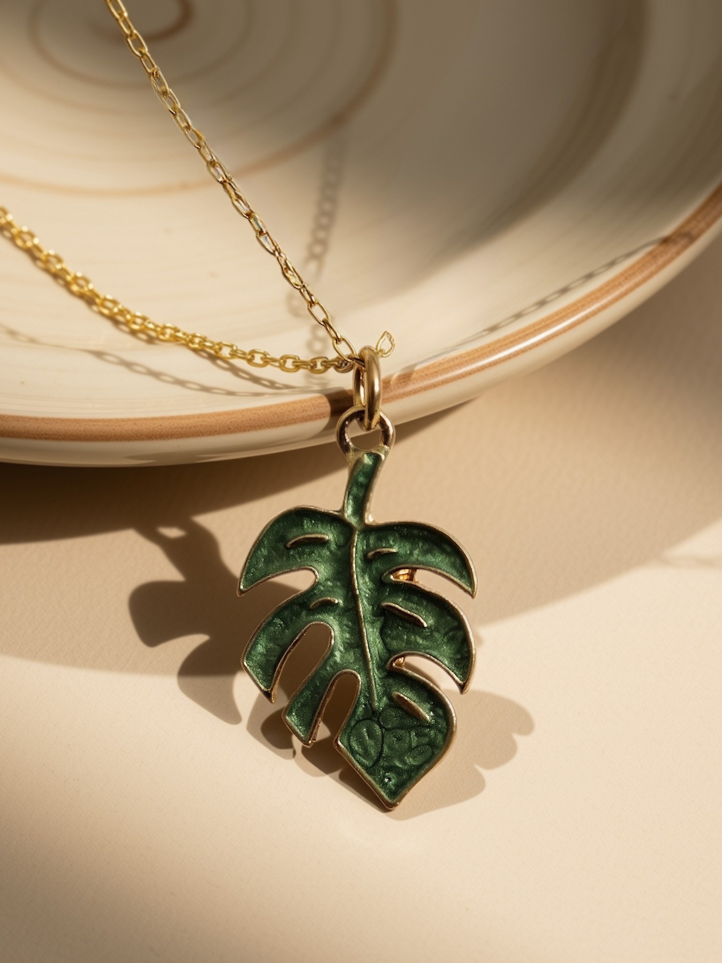 Monstera leaf pendant necklace